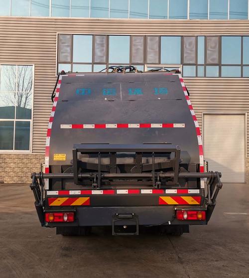 中运威牌ZYW5181ZYS6DF压缩式垃圾车 公告图片与车型详解